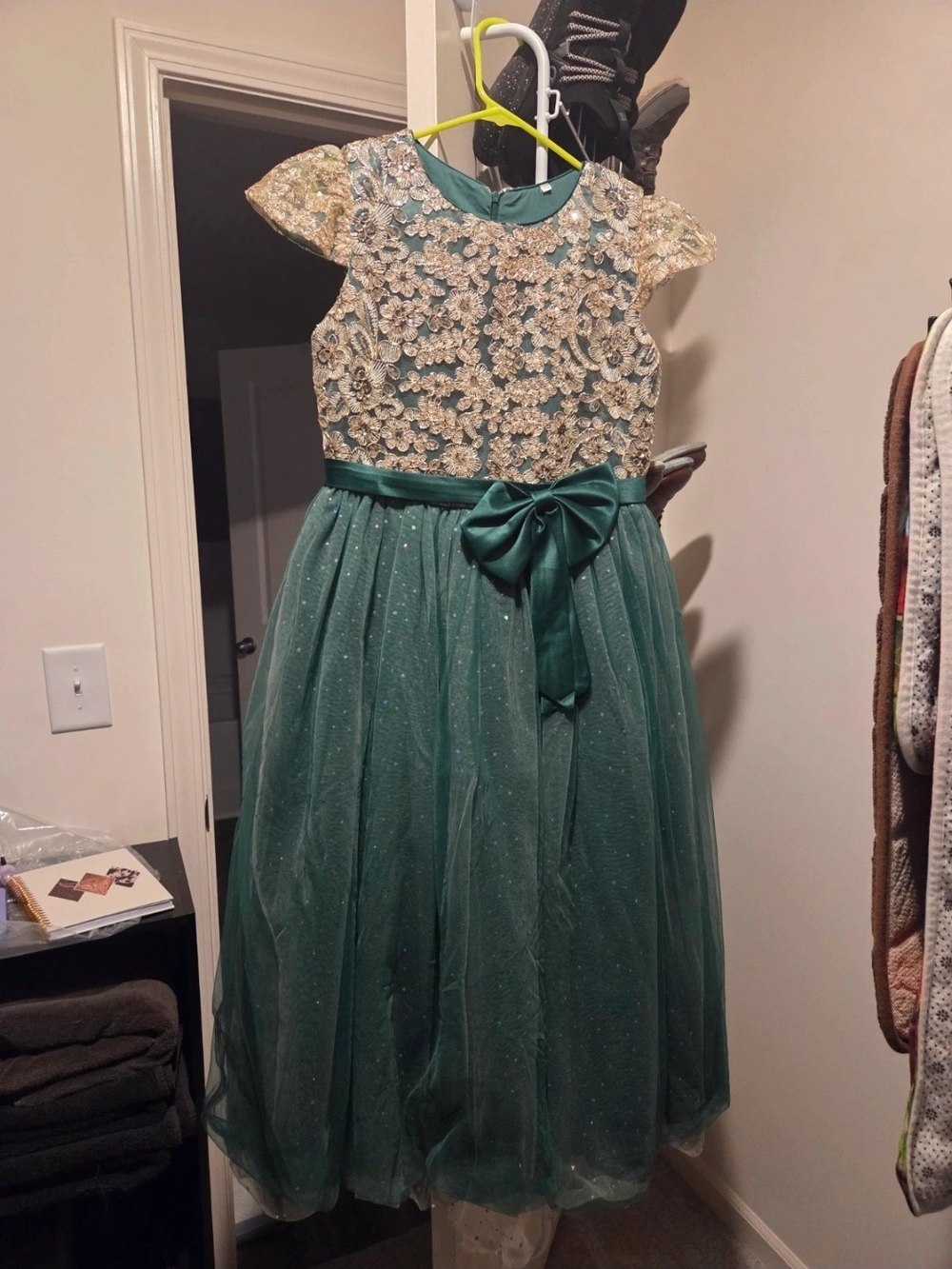 Girls Emerald Green & Gold Embellished Formal Party Dress Size 14/16